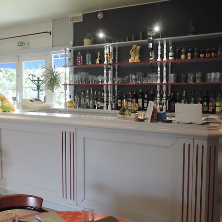 Hotel Restaurant Le Chalet Guemene-Penfao Экстерьер фото