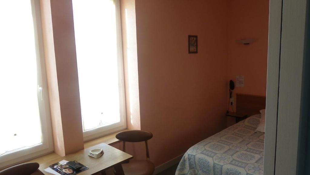 Hotel Restaurant Le Chalet Guemene-Penfao Номер фото